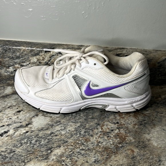 Nike impact groove running shoes for women. Size 9 - Picture 9 of 11